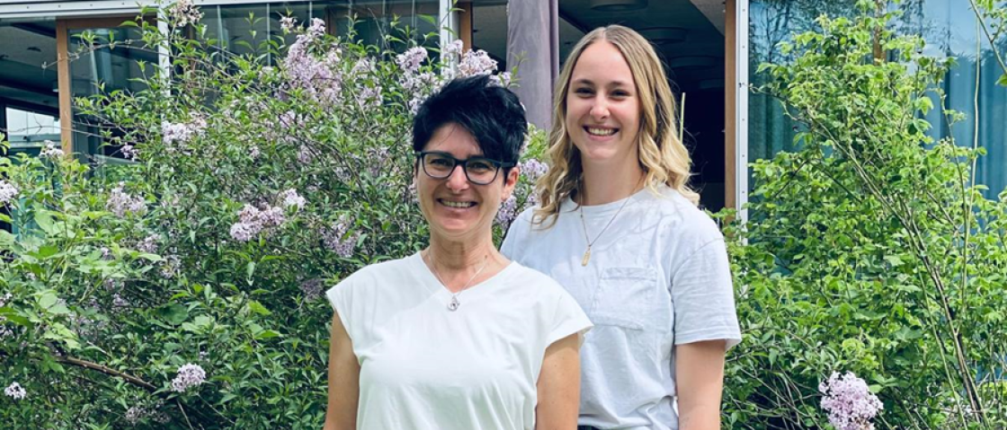 Frau Kerstin Höllbauer (Leiterin der OGTS), Frau Annika Meyer (pädagogische Fachkraft)